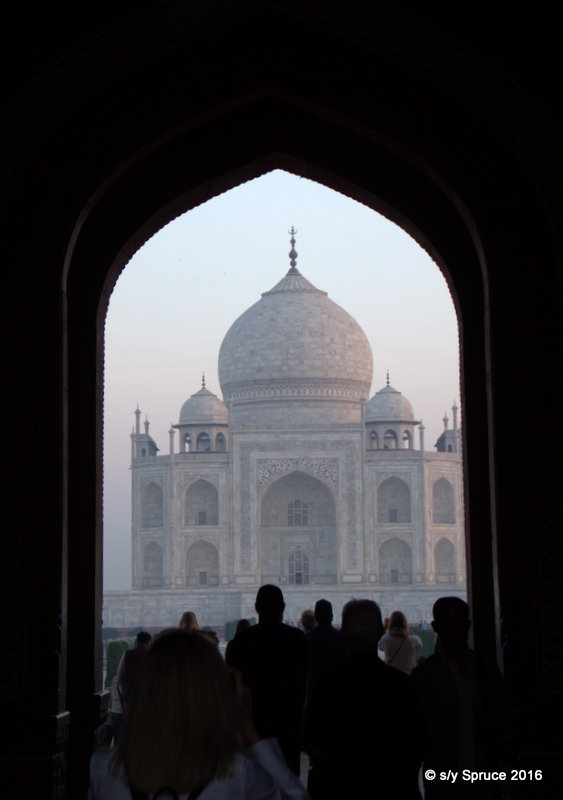 Our first glimpse of the beauitiful Taj Mahal
