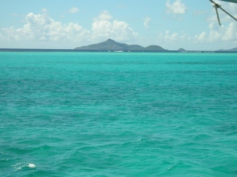 dd Looking across Horseshoe reef at PSV and PM.JPG