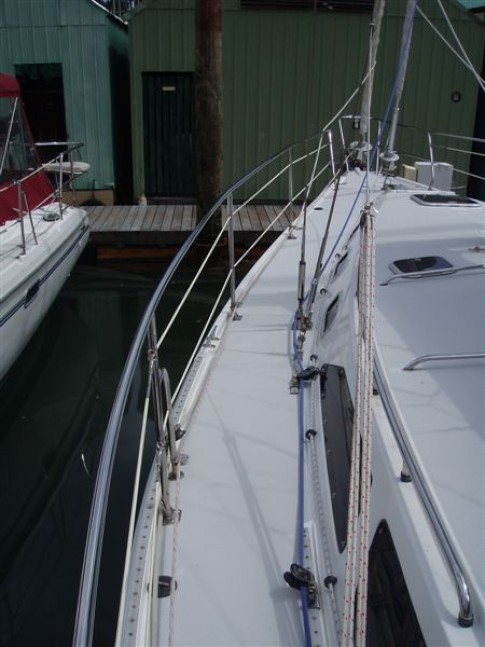 To increase crew safety the stanchions have been raised by 6" to 30" high with a Stainless steel top tube running the