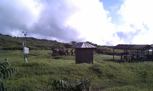 the ranch with the horses to ride to the volcano