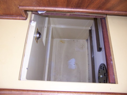 Here is a picture of the original ice box on the refer side only.