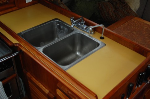 And the matching yellow sink...