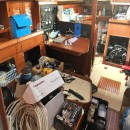 The mess of the electronics installation.  The boat was like this for 2 weeks ...