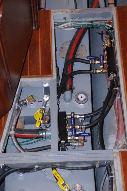 The heart of the tank plumbing system. Note the 2 manifolds.
