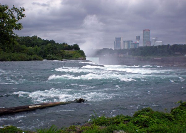 Top of Bridal Veil Falls, looking across to Canada and the mist of Horseshoe Falls