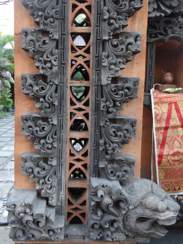 We noticed right away that the buildings had many more ornate decorations than the ones in Kupang.