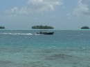 Typisches Polynesisches Motorboot mit Ausleger.