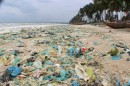 Schoener Strand? Plastik ein Umweltproblem, dessen Ausmass wir in Europa schon fast vergessen haben.