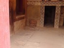 Knossos -change of pattern on wall painting indicate redecoration by later inhabitant (queen).