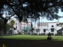 der Park vor dem Federal Building in Hilo