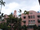 das Royal Hawaiian Hotel wurde bei der Eroeffnung 1927 von Honolulus Star Bulletin als schoenstes Urlaubsresort Amerikas gefeiert.