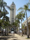 der Aloha Tower am Pier 9 wurde 1926 erbaut und war einst das hoechste Gebaeude Honolulus mit seinen 10 Stockwerken!
Hier wurde Ralph sein Fahrrad gekaut!