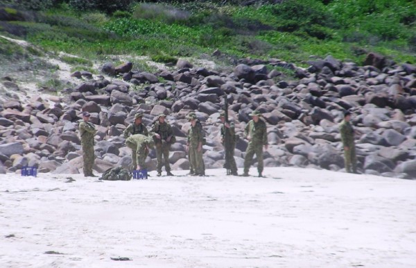 The RAAF lands on Zenith Beach! A group of recruits on a communications training exercise appartently.