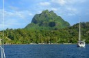 We take a mooring at Bora Bora Yacht Club overlooking one of the peaks on the island after a 5 hour passage from Tahaa.

Nous sommes arrives au Yatch Club de Bora Bora ou nous avons pris un corps mort.
