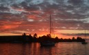 Sunset at the Tahiti Yacht Club.

Coucher de soleil vu du bateau, au Yacht Club.