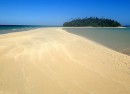 Sand spit connecting Taunga Island with Ngau Island
