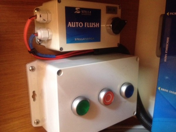 Top is Auto flush control unit, bellow pump start and stop unit.