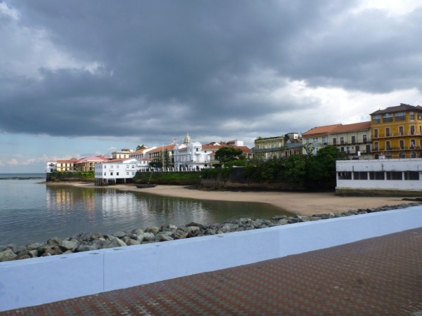 Casco Viejo at low tide.