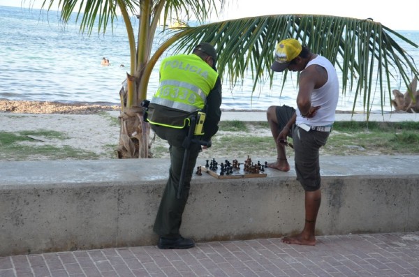 How often do you see a policeman in the US playing chess along the street
