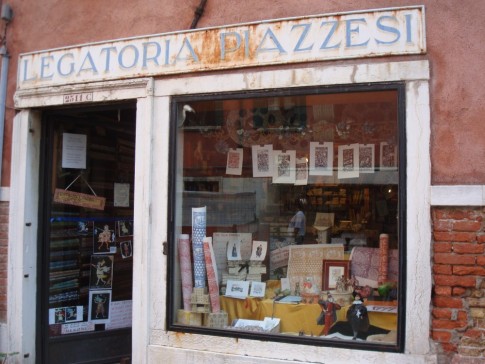 The oldest paper shop in Venice; 14 artists still do the printing by hand!