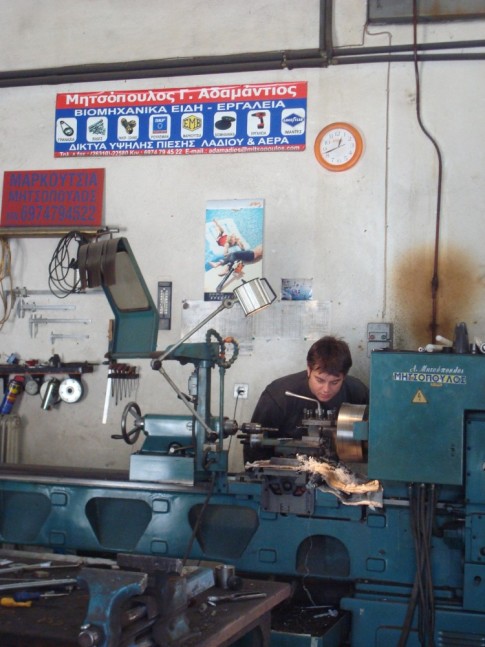 "Fix Anything Machine Shop" in Messolonghi
