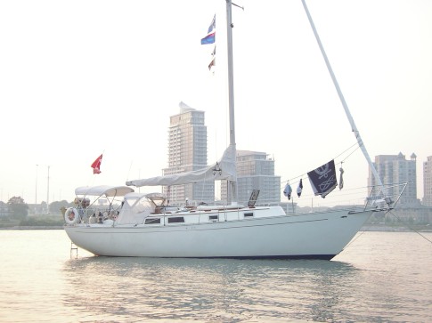 Silverheels III at anchor, Humber Bay West