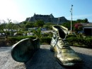 zapatos viejos
The Old Shoes Monument is located behind the castle San Felipe. It is a tribute 