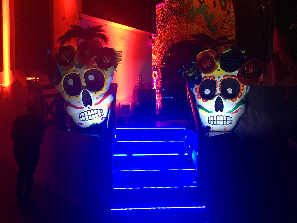 These skulls guarded the stairs to one of the nightclubs on the Malecon.