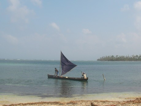 typeical sailing canoe - Kuna Yala