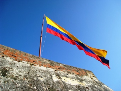 Cartagena – Columbian flag. Gold for the minerals in the ground, blue for the waters and red for the blood that has been shed. Or at least that is what we have been told. 