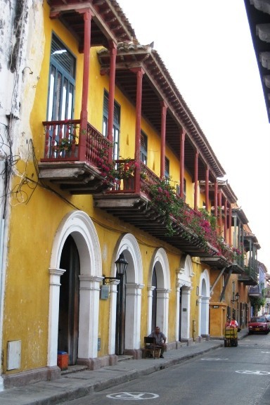 Cartagena – Old Town has some great architecture, brightly painted buildings with balconies and flowers seem to line every street.