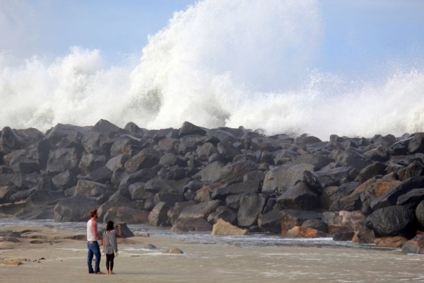 These next few pictures are of the breakwater that forms the west side of Morro Bay.