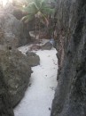 Niue: Movie set-like beach at the bottom of the long ladder.