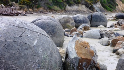 Moeraki Boulders.