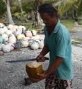 Een verse kokosnoot onthoofd