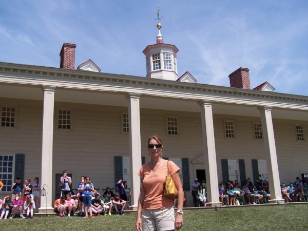 Me in front of the porch of Mount Vernon