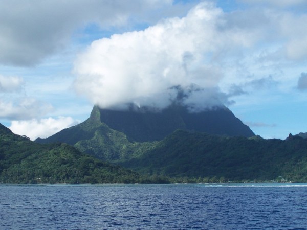 Closing in on our achorage in Moorea