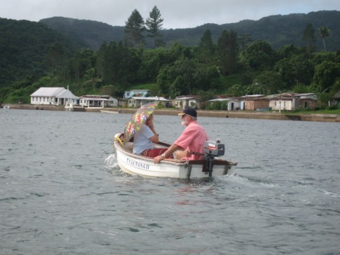 Barbi and Don of Lutana II dingying ashore in Kadavu