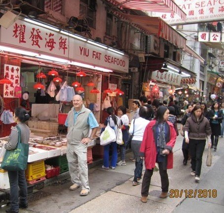 Street market at lunch time