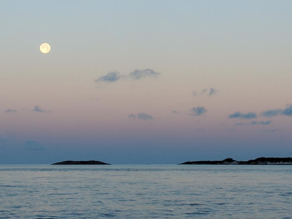 Full moon, sunrise, Cistern Cay