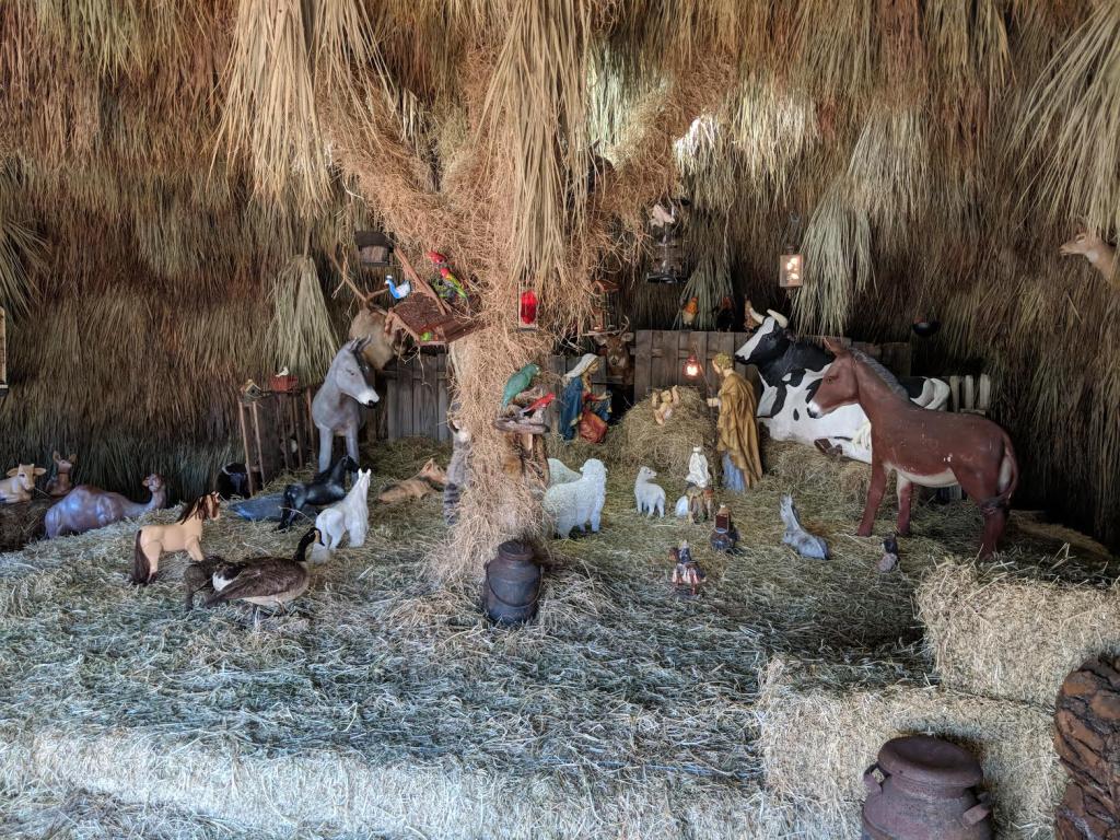 Random life-sized manger next to a furniture store??