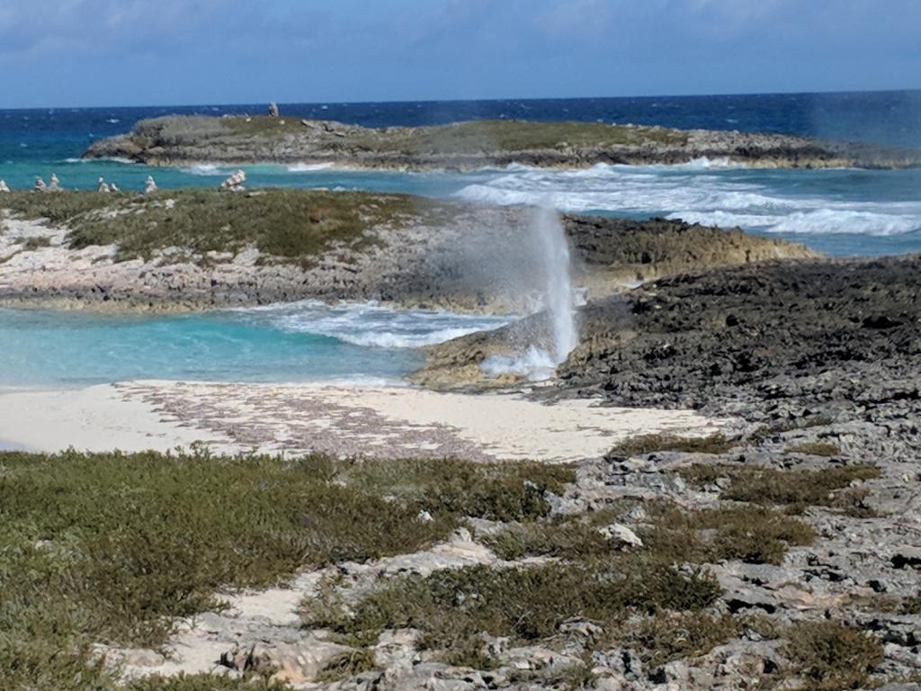 Blow hole and cairns, Boysie Cay