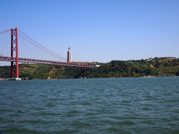 The Ponte 25 de Abril with the Santuario Cristo Rei statue in the distance