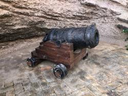 "Pocket-size" cannon at Nelson