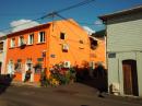 Maison orange dans la rue du même nom : St-Pierre, 6 Jan. 2019