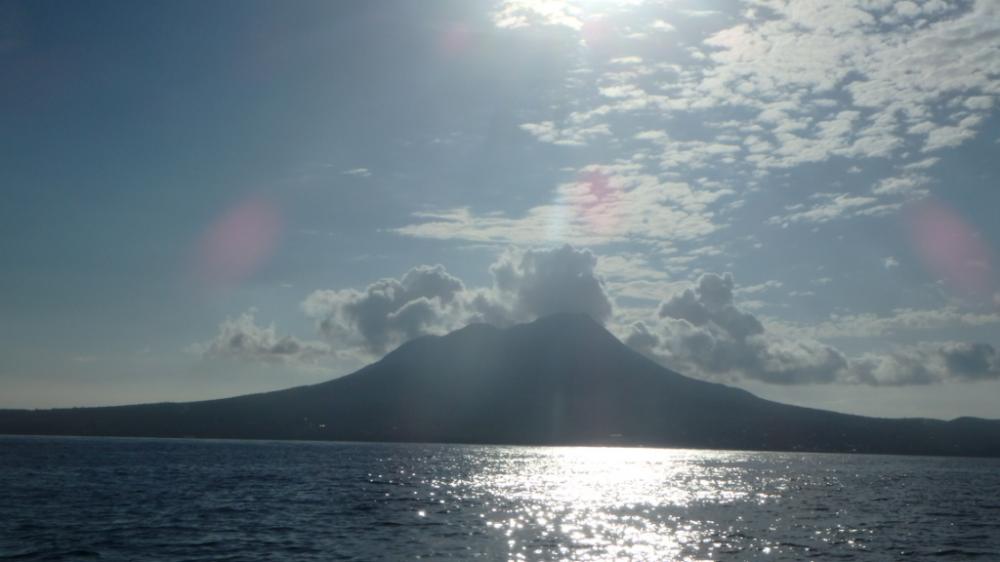 Montserrat au petit matin: La Soufriere vue du Nord-Ouest