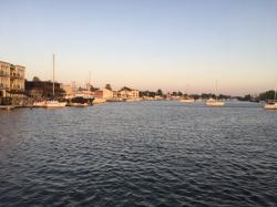 Georgetown, SC: Belle petite ville de pêcheurs nichée au détour de la rivière Windyah. Arrivés après 27 hres de navigation depuis Savannah.
