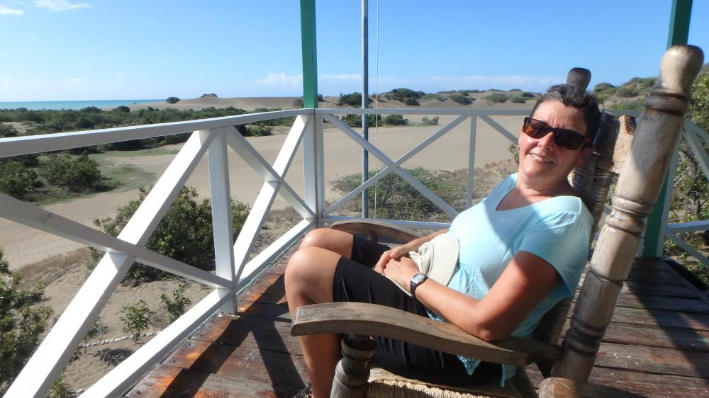 Françoise au balcon de la tour d'observation des Dunes Las Calderas