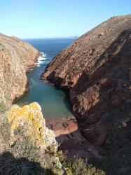 Great little inlet at Ilha Berlenga: No sort of anchorage though.
