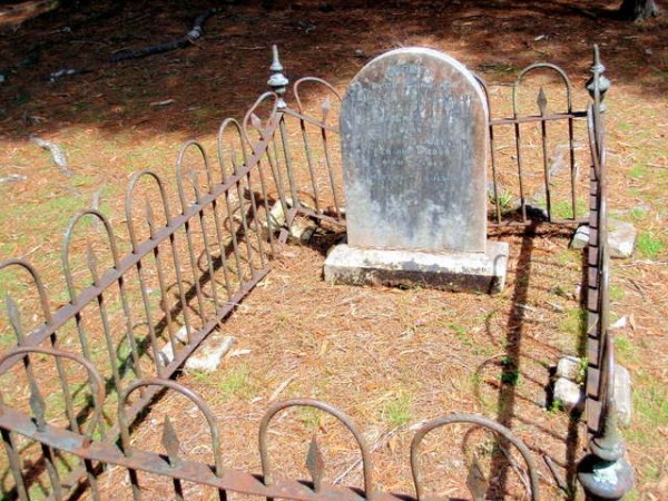 A well preserved grave